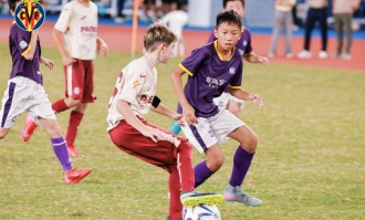 西甲榜首俱乐部梯队来了！足球小将在温州以球会友