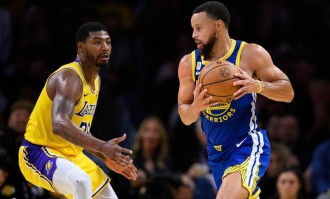 超远三分杀死湖人！库里轻松拿下23分4助3断1帽