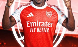 罗马诺：埃泽转会文件已签署，必须及时完成手续才能出战利兹联