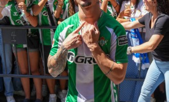 巴尔韦德客串右后卫！皇马对阵利物浦的战术调整与伤病影响