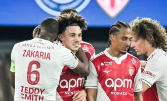 随着大巴黎1-3轰然倒下+黑马笑纳！法甲最新积分榜：3-7名差5分