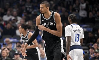 弗拉格空砍32分文班亚马29+11 独行侠不敌马刺