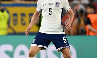 记者：利物浦密切关注图卢兹22岁英格兰中卫查理-克雷斯韦尔