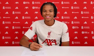 利物浦官宣：17岁的绝杀英雄恩古莫哈签下首份职业合同