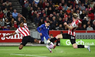 梅西与C罗：两个时代的对决，谁才是足球历史的绝对王者？